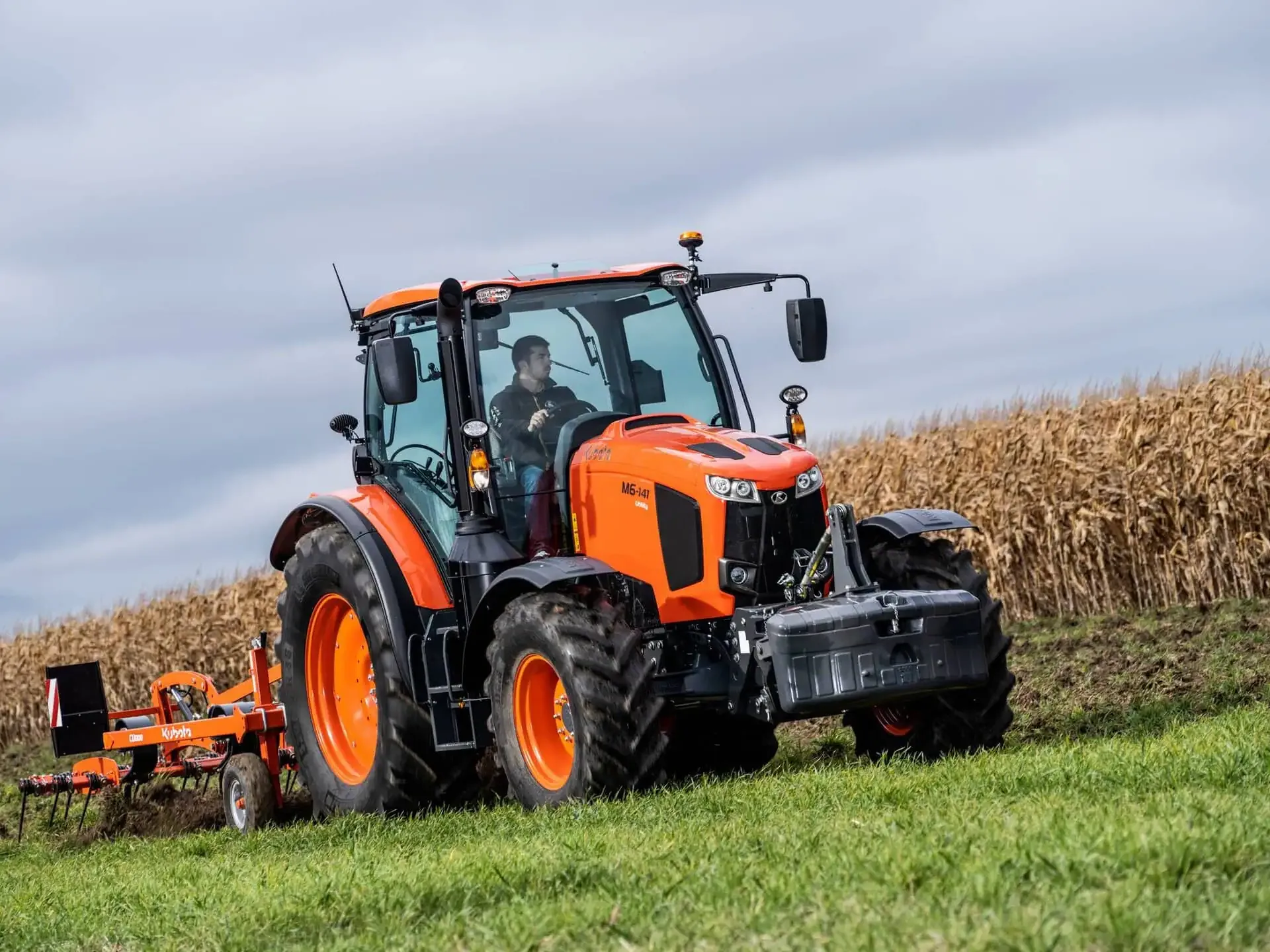 Kubota M6-111 U, traktor iz M6 Utility serije