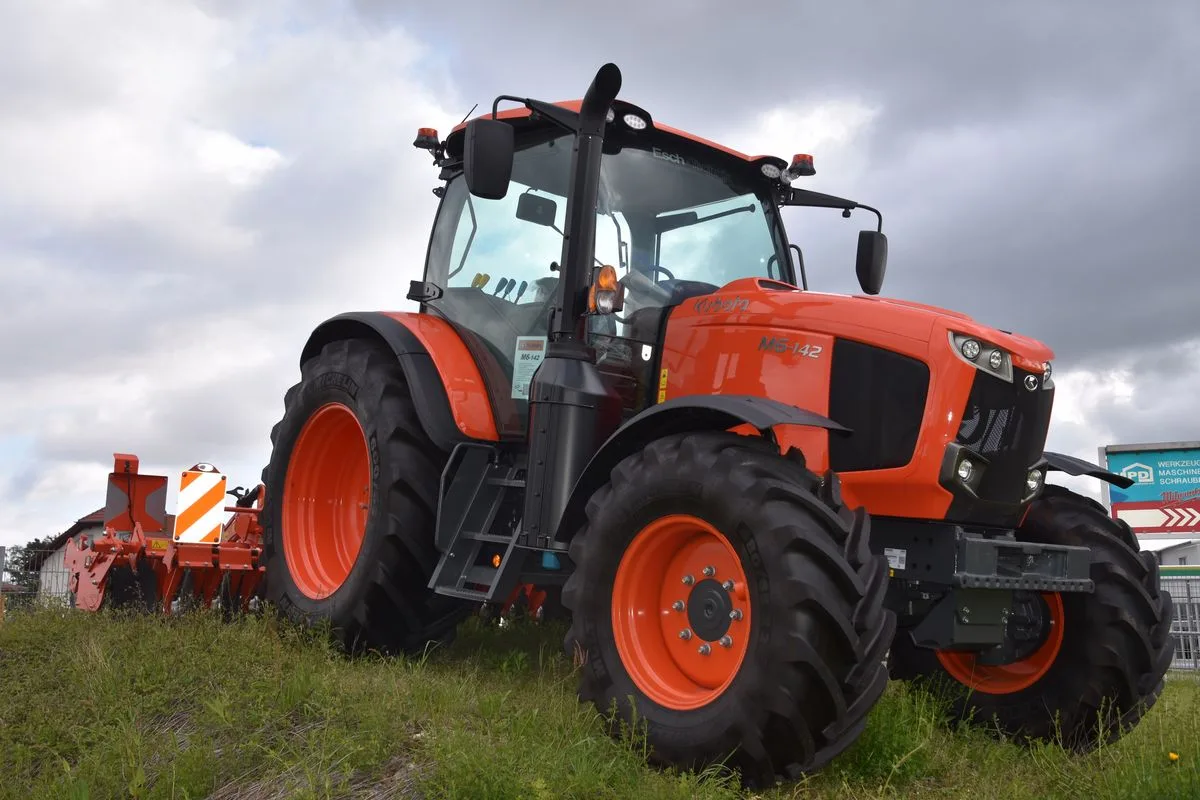 Kubota M6132, traktor iz M6 serije
