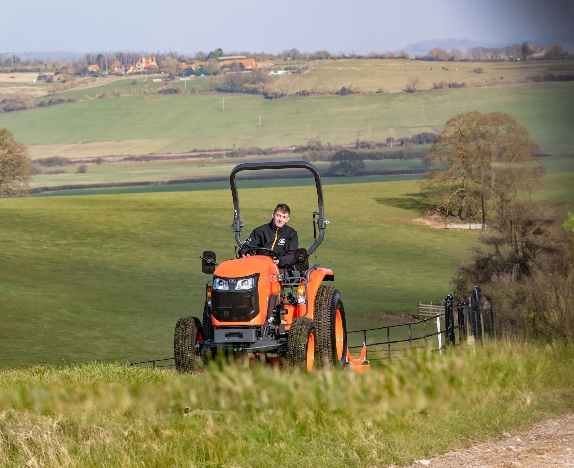 Kubota L1 serija, u radu, malčer