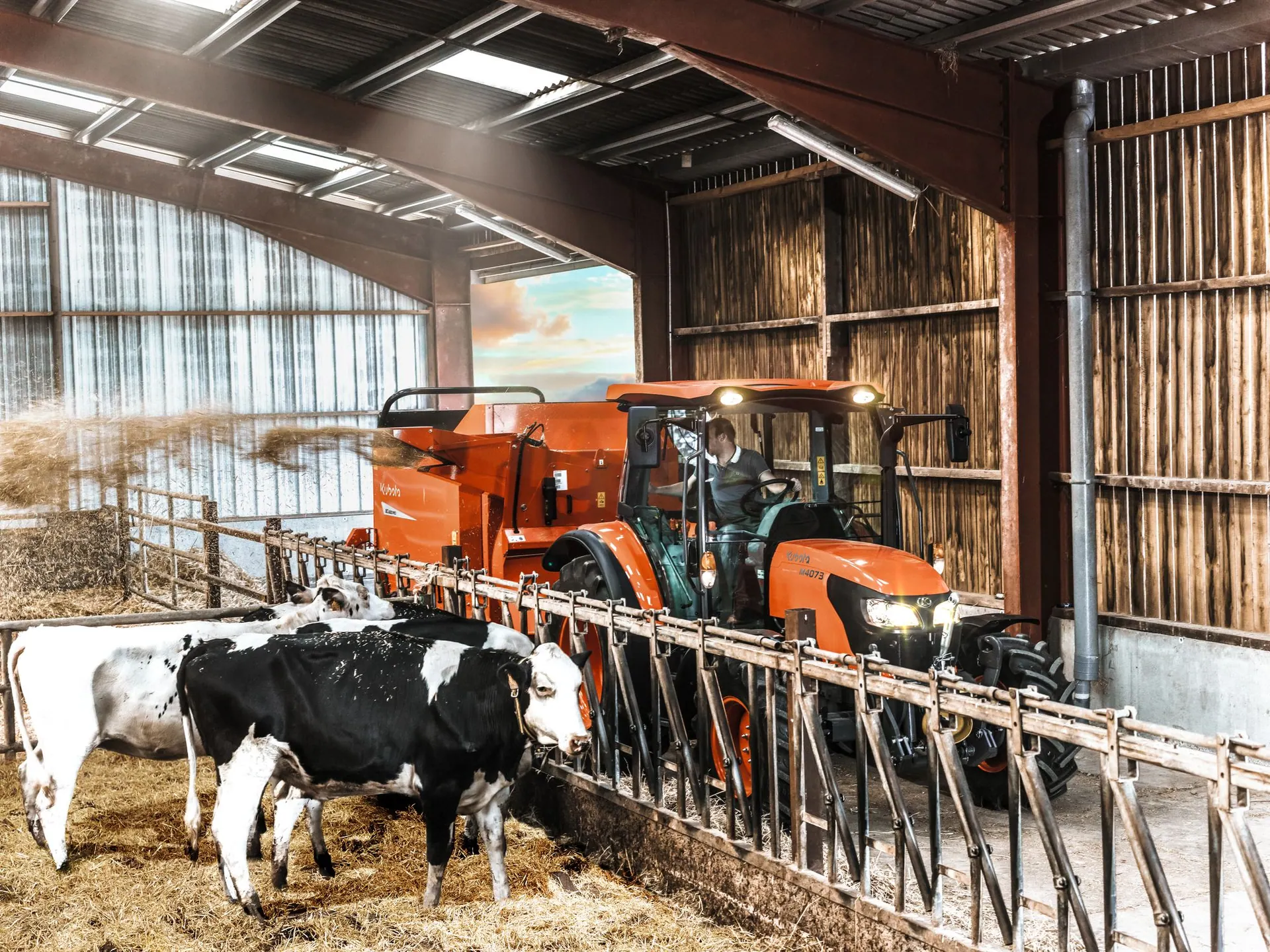 Kubota M4003 kabina u radu