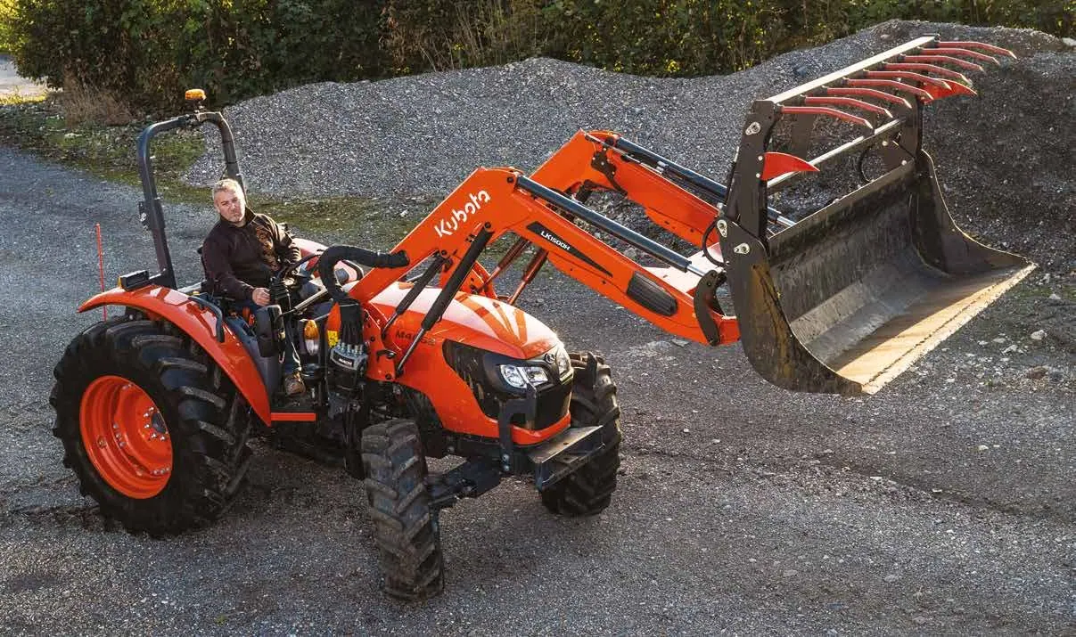 Kubota M4003 ROPS s utovarivačem