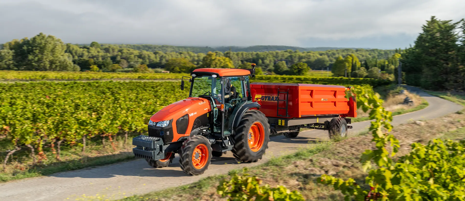 Kubota M5002 Narrow kabina u radu