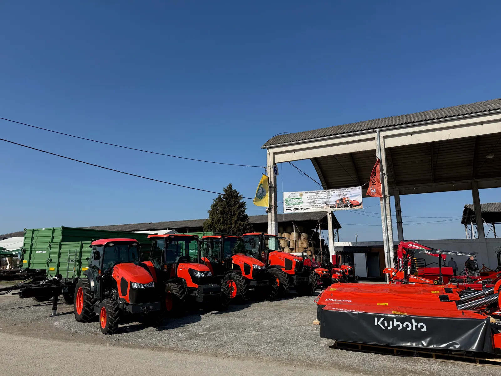 Kubota traktori i priključci na vanjskom izložbenom prostoru sajma u Gudovcu