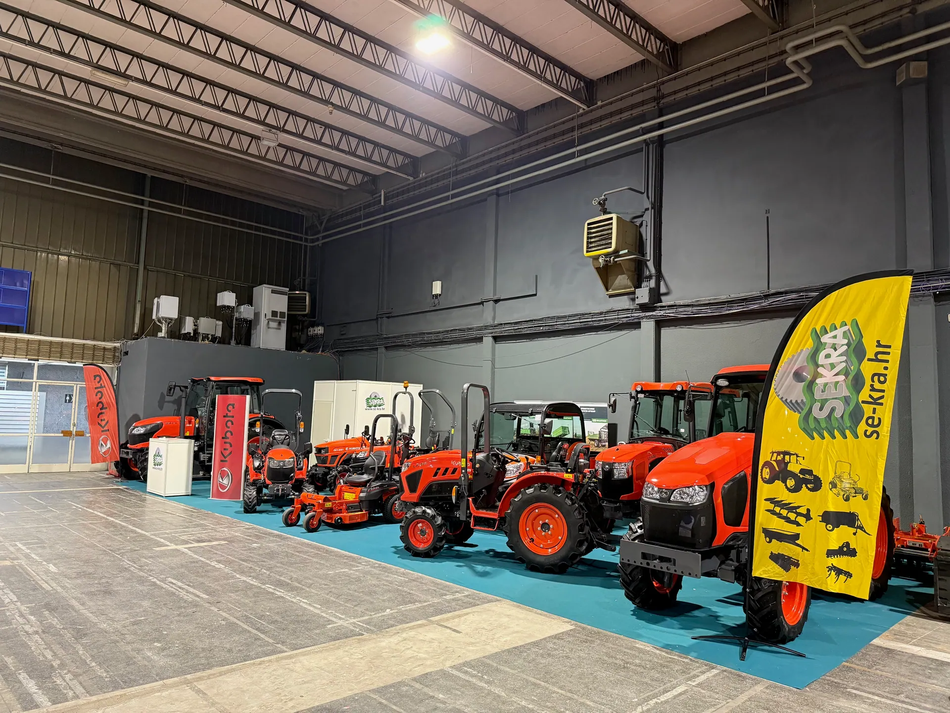Izložbeni prostor Se-Kra s Kubota traktorima i kosilicama na sajmu CroAgro
