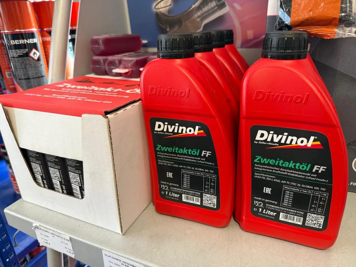 Divinol two-stroke engine oil