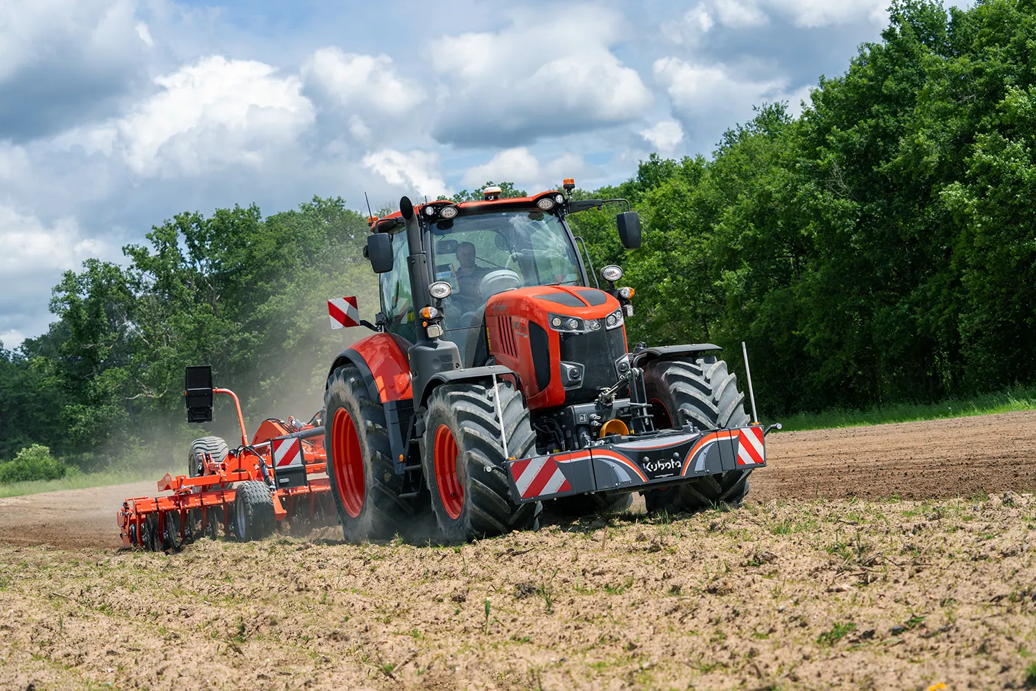 Kubota traktor M7 serije u radu
